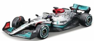 F1 Mercedes AMG no 63 G.Russell med hjälm 2022 - skala 1:43