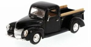 Ford Pickup 1940 svart - Skala 1:24