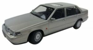 Volvo 960 1996 silver metallic - skala 1:18