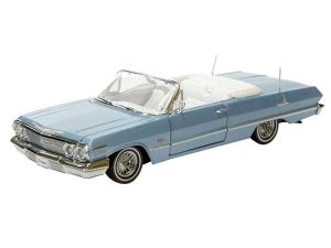 Chevrolet Impala Conv. 1963 blå low rider - skala 1:24