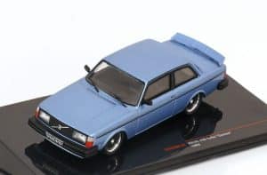 Volvo 240 Turbo Custom 1983 blå - skala 1:43